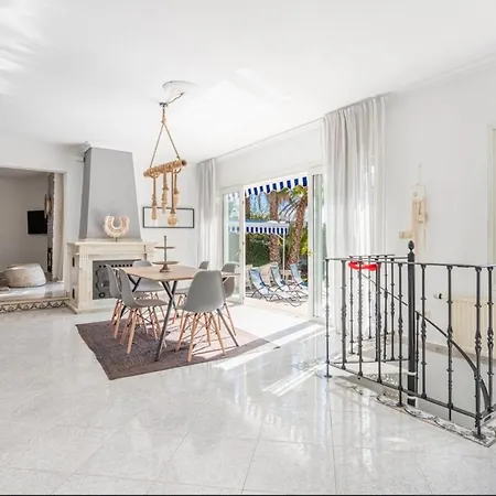 Bora Bora Homestay Marbella
